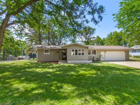 402 Park Ave, Alcester, SD 57001