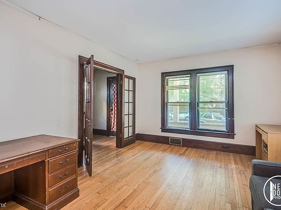 3rd image of 818 Dewey Ave