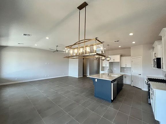 3rd image of 2715 W Trasimeno Dr