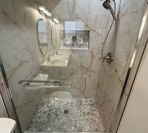 Primary Bathroom with Rain shower head and additional magnetic handheld shower head