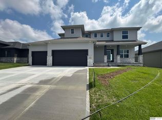 6125 S 215th Cir, Elkhorn, NE 68022