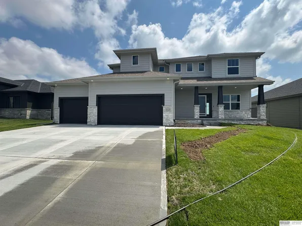 6125 S 215th Cir, Elkhorn, NE 68022