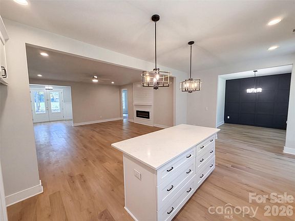 4th image of 8807 Crestwood Dr