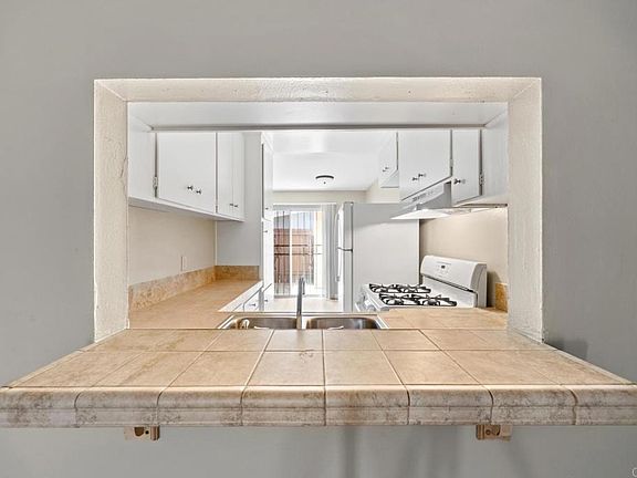5th image of 467 Woodlawn Ave APT C