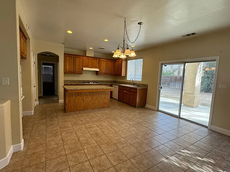 14 Claudia Autumn Dr — Photo 3