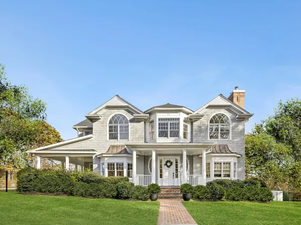 143 Chardonnay Dr, East Quogue, NY 11942