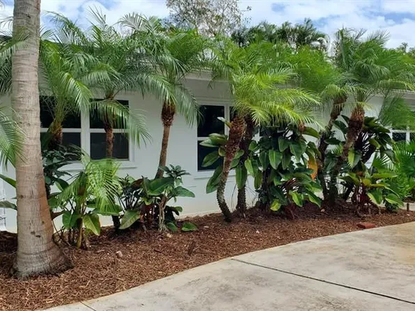 7116 W Lake Dr, Lake Clarke Shores, FL 33406