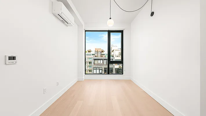 Bedroom, photo 1