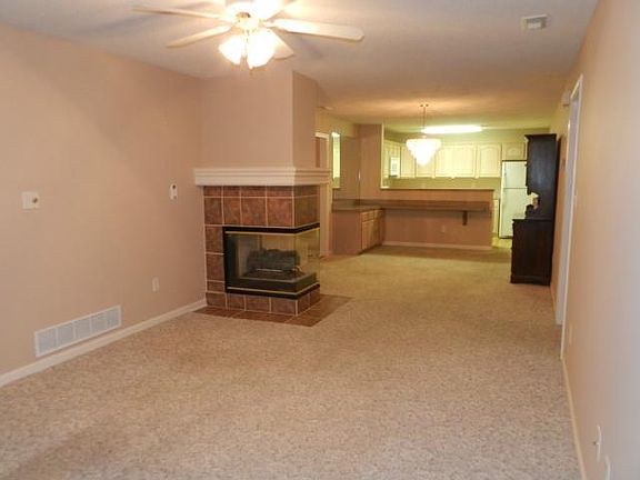 3rd image of 305 E Hansen Ct
