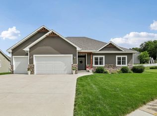 312 Coventry Cir, Johnson Creek, WI 53038