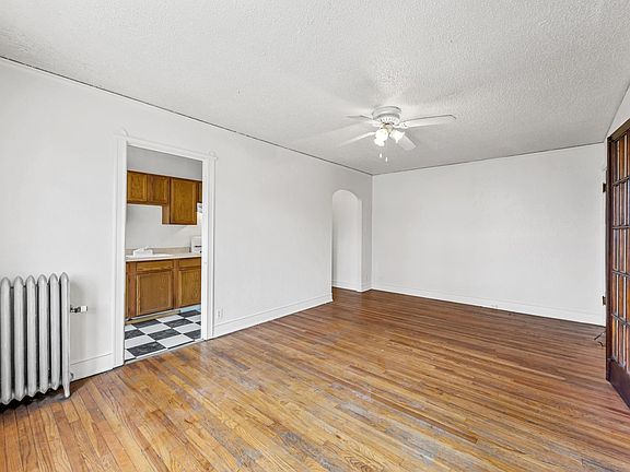 3rd image of 940 N Clarkson St APT 6
