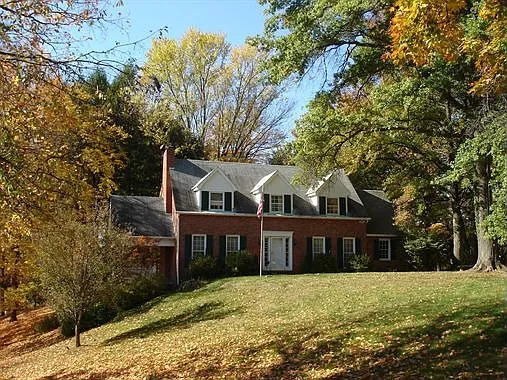 49 Arlington Dr photo 1