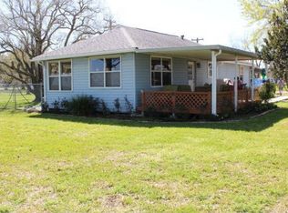 1907 E Bayshore Dr, Palacios, TX 77465
