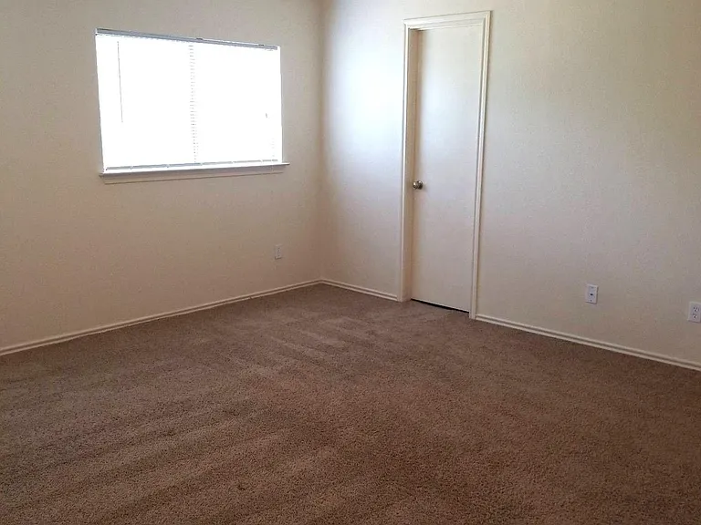 1319 Carmel Oaks — Photo 10
