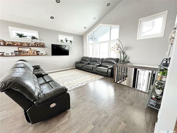 5th image of 660 Barber Cres