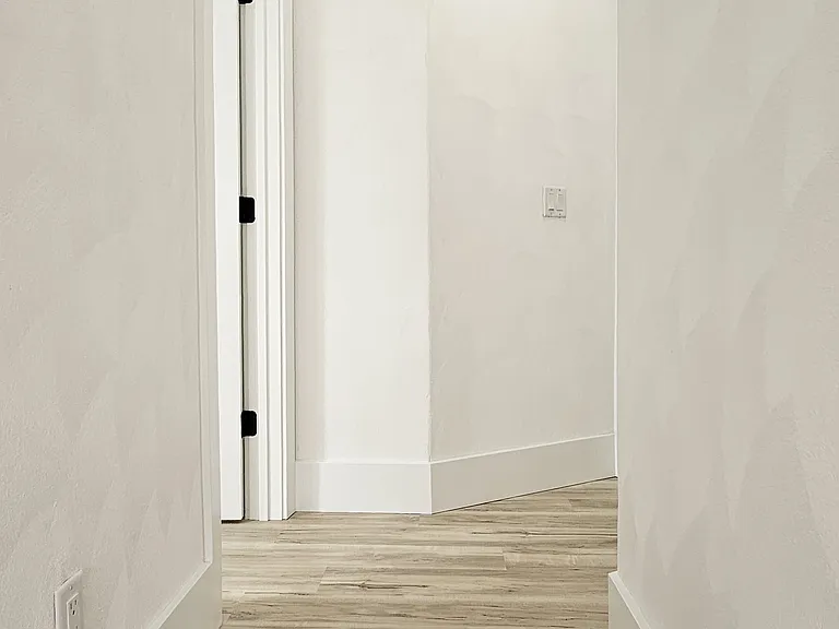 1035 Crosby St #1037 — Photo 9