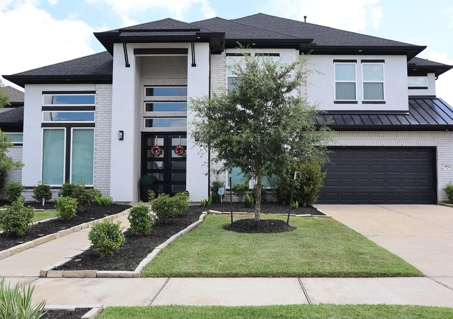 5 bed, 5.5 bath, 4605 sqft, $6,250 — Photo 1