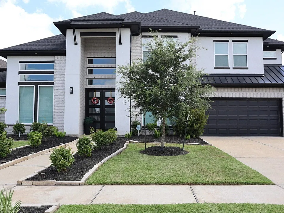 9911 Regal Bend Dr