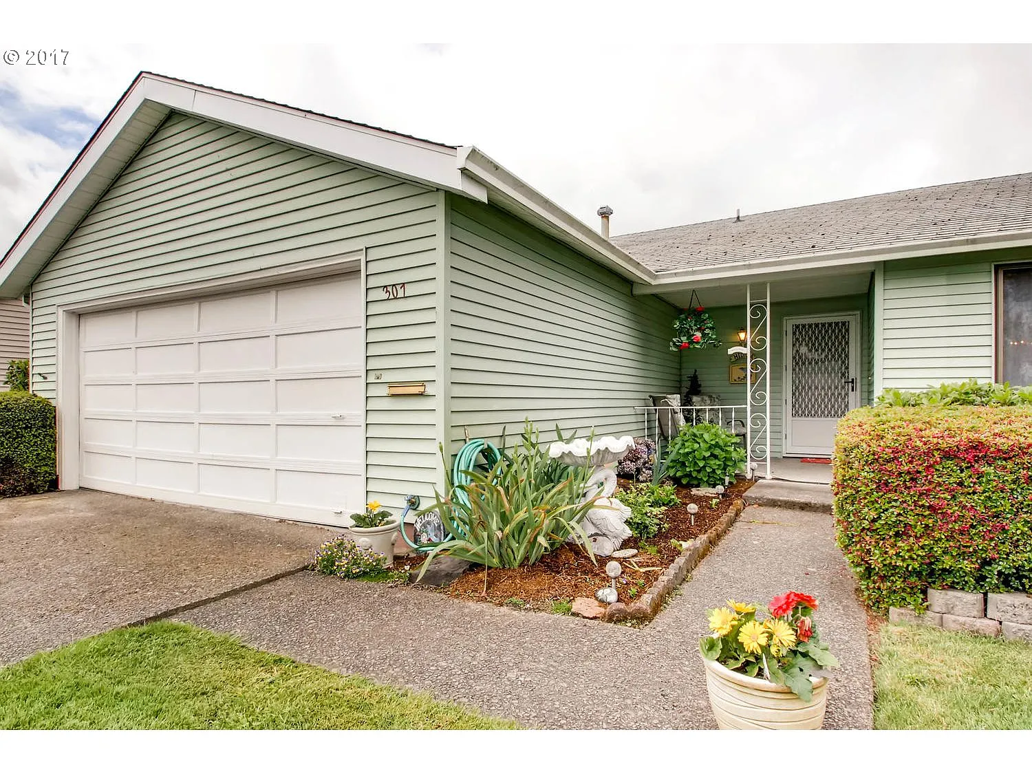 307 E Clackamas Cir photo 1