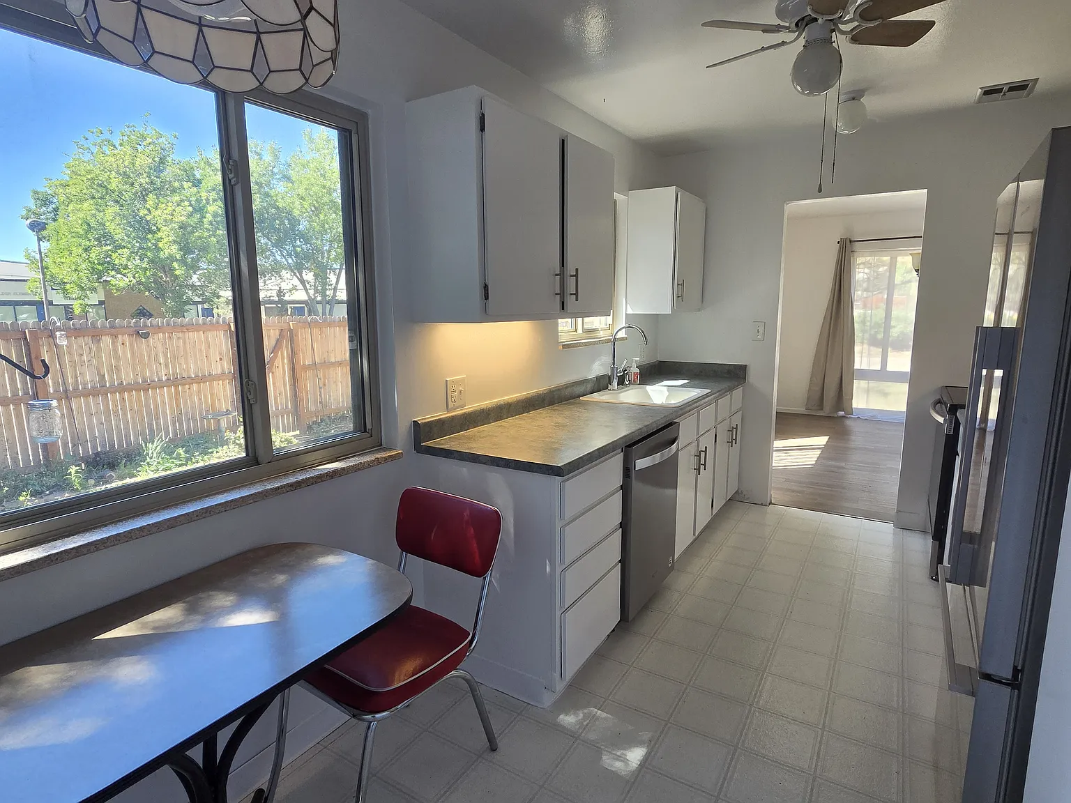 3 bed, 2415 sqft, $2,750 — Photo 4