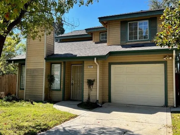 9907 N Canyon Creek Ln, Fresno, CA 93730