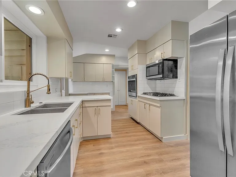 11944 Hesby St — Photo 13
