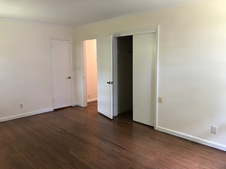 85 Phelps Ave — Photo 9