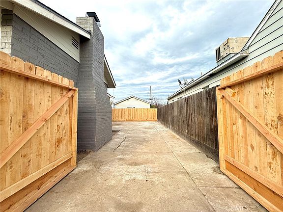 4th image of 1145 W 22nd St