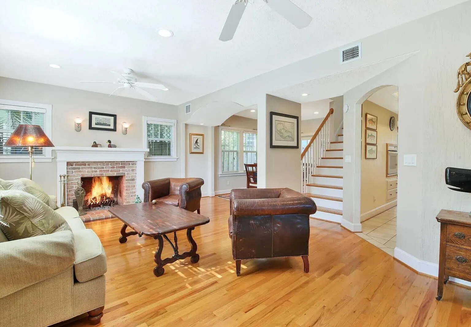 3 bed, 2.0 bath, 1811 sqft, $6,000 — Photo 3