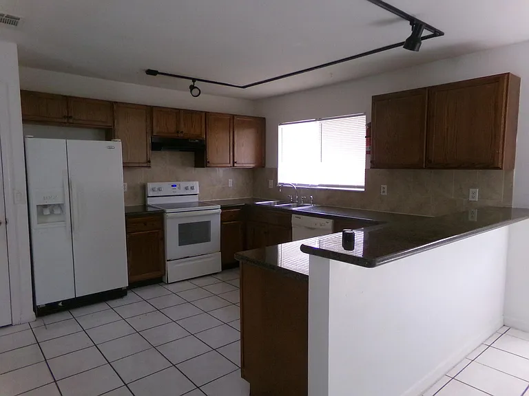 1380 SE Buckingham Ter — Photo 7