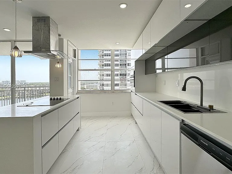 18061 Biscayne Blvd #1204 — Photo 5