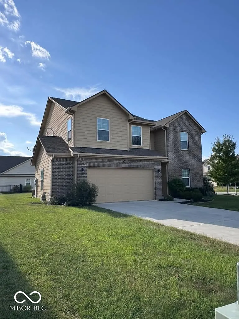 4 bed, 2.5 bath, 2343 sqft, $2,500 — Photo 2