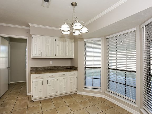 5th image of 330 Hemlock Dr