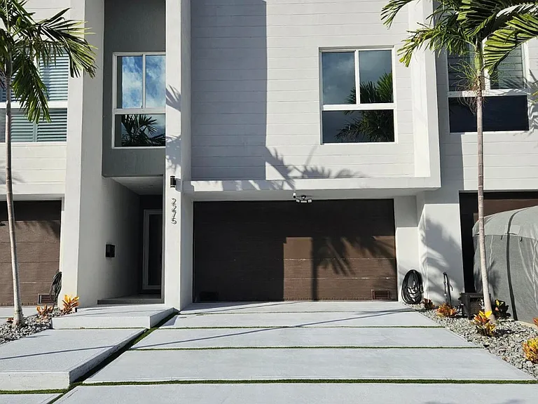 2275 SE 7th St — Photo 5
