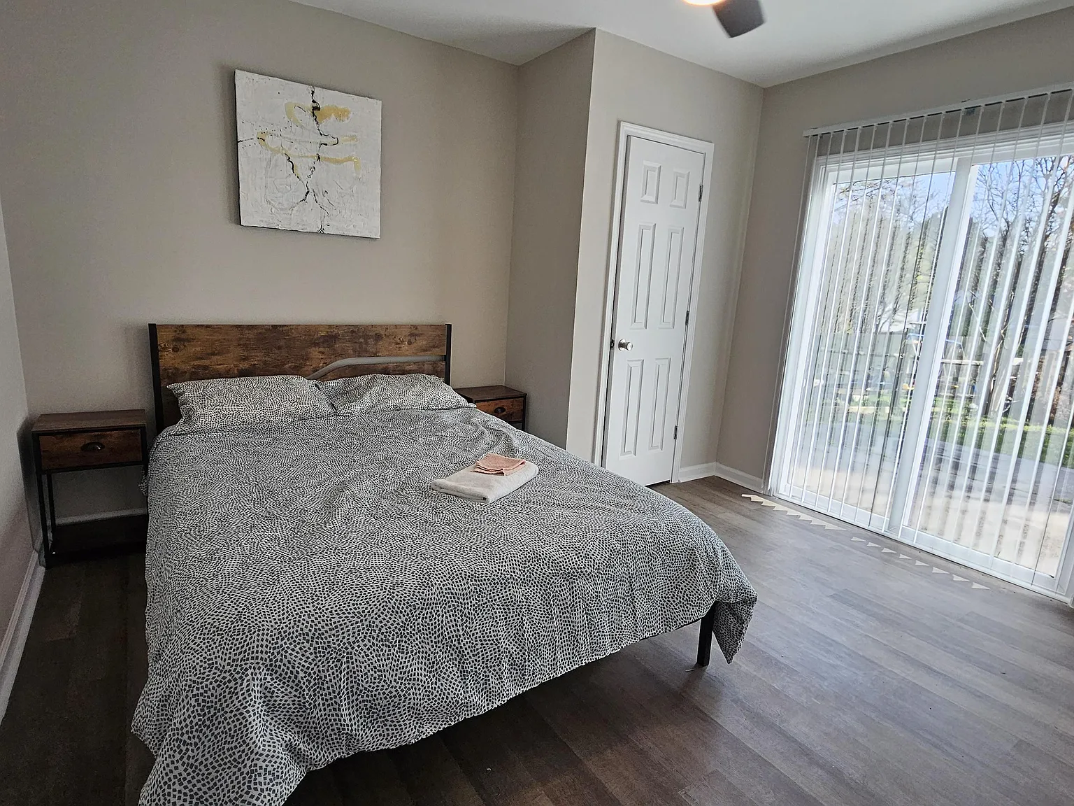 2 bed, 1.0 bath, 1000 sqft, $1,274 — Photo 1