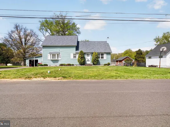 1497 Hilltop Rd, Pottstown, PA 19464