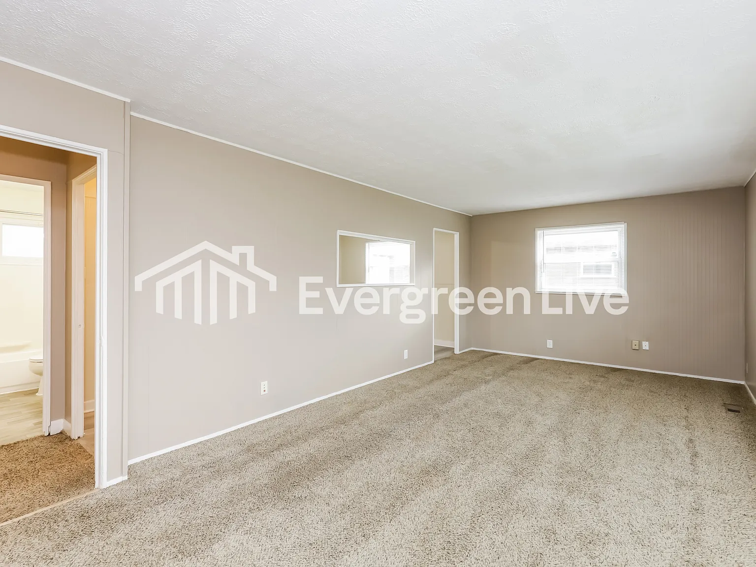 3 bed, 1.0 bath, 1040 sqft, $1,345 — Photo 4