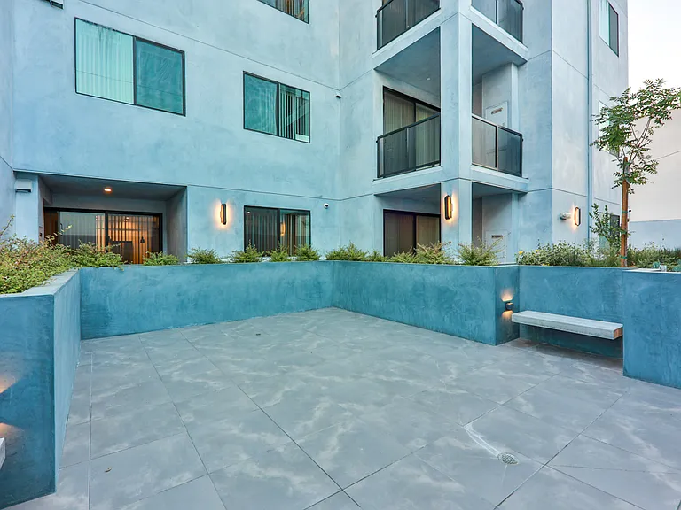 900 N Wilcox Ave #105 — Photo 49