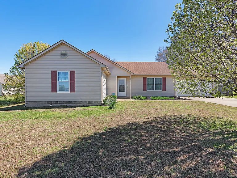 192 Eagle Ridge Dr — Photo 1