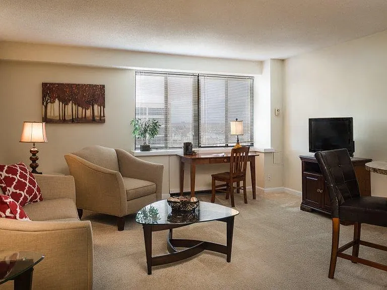 Regency Plaza — Photo 118