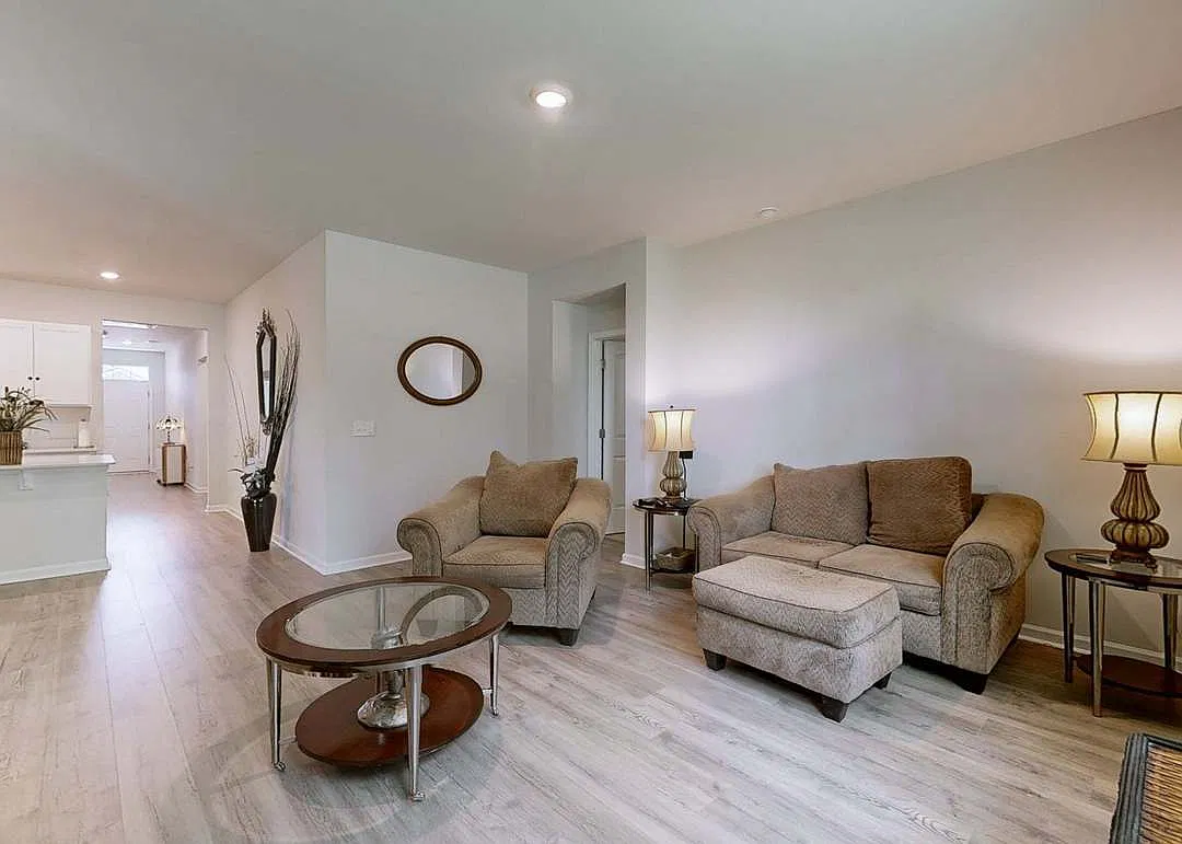 4 bed, 1774 sqft, $2,300 — Photo 4