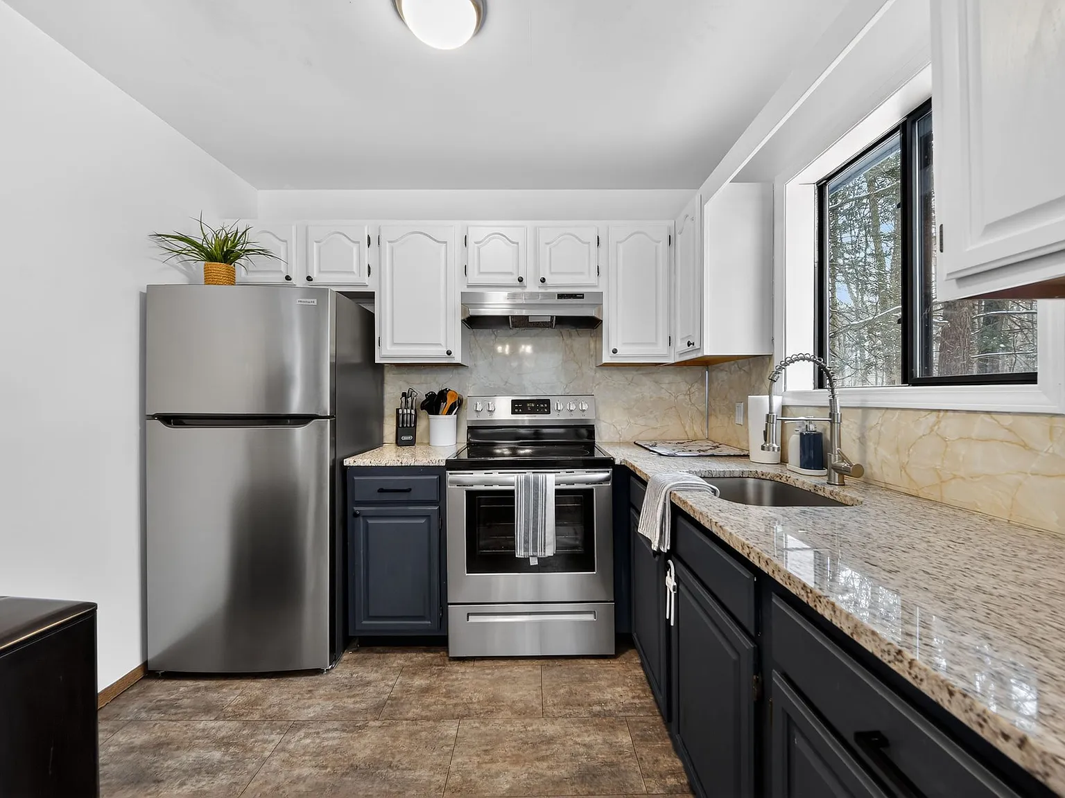 3 bed, 1044 sqft, $2,600 — Photo 3