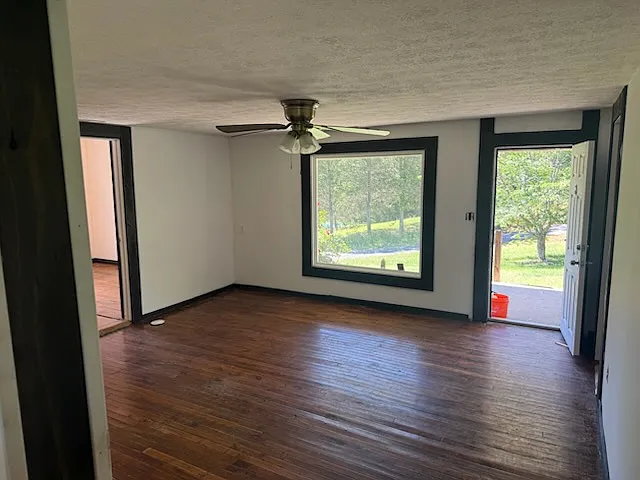 3 bed, 1068 sqft, $1,100 — Photo 2
