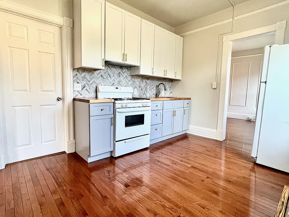 Eat in kitchen, room for table