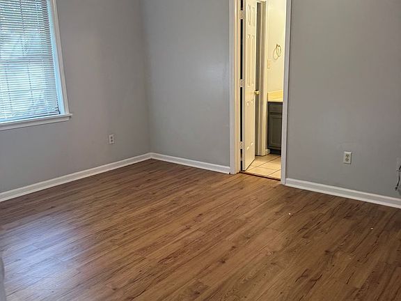 5th image of 1849 Parkwood Dr