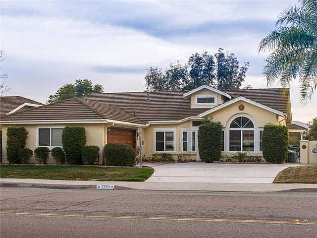 1st image of 1743 W Country Club Ln W