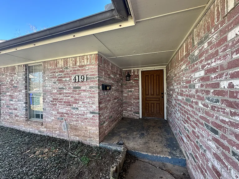419 Sunrise St — Photo 2