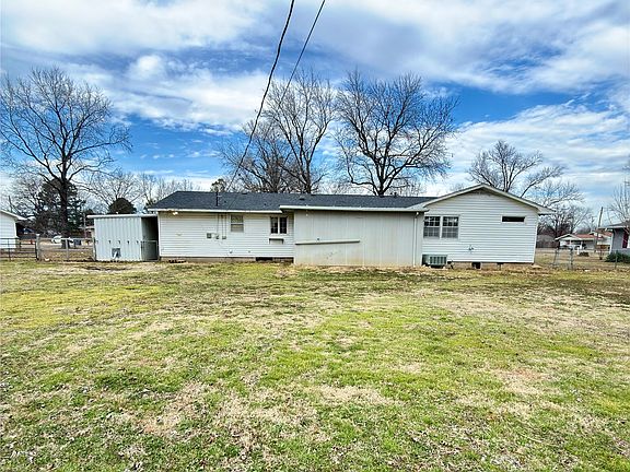 2nd image of 908 W Commercial St