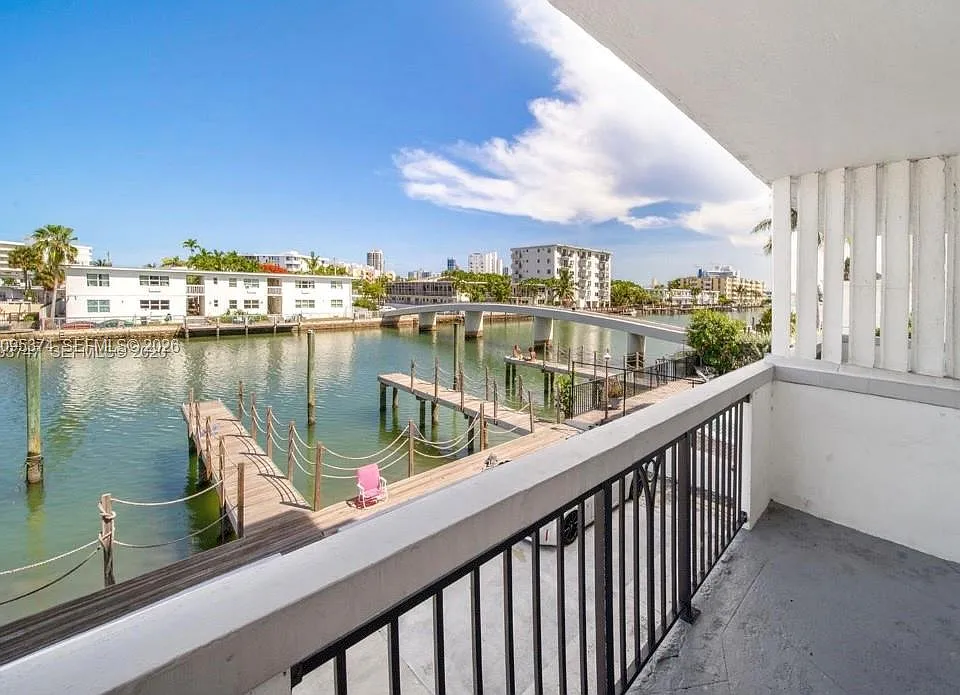 8101 Crespi Blvd #402