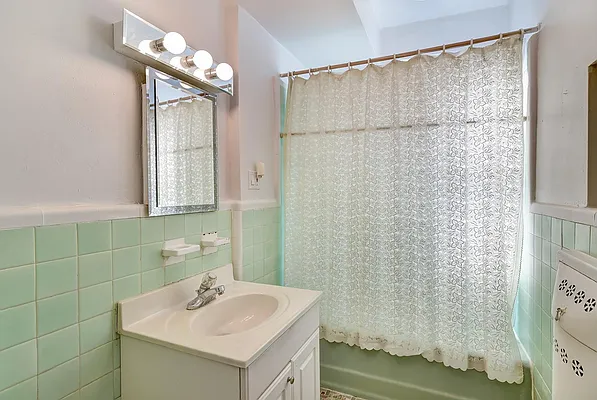 Sold by Dorsa Group | media 8